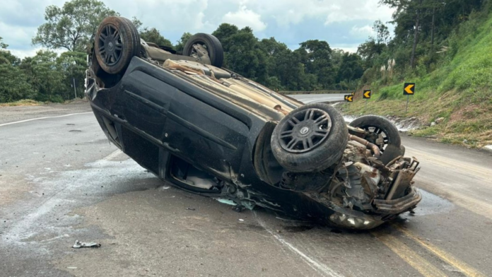Capotamento na BR-153 em Irani com veículo Fiat Stilo