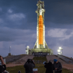 Foguete que levará astronautas na órbita da Lua na missão Artemis II