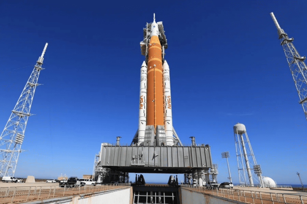 Foguete que levou astronautas na órbita da Lua na missão Artemis II