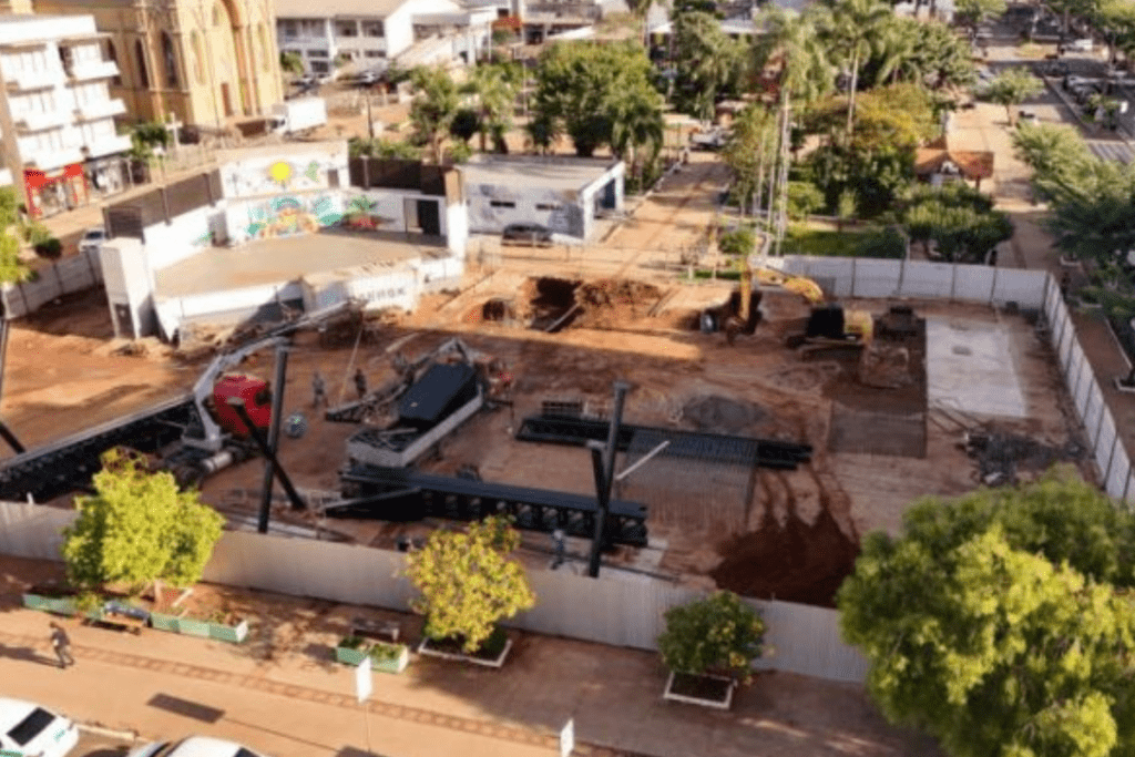 Imagem aérea da Praça Frei Bruno em Xaxim passando por reformas e construção de cobertura 02.