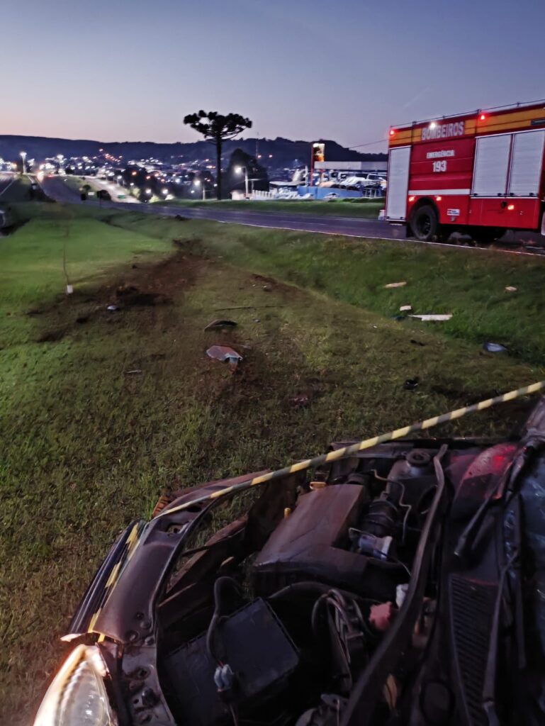 Capotamento de automóvel na BR-282 deixa feridos em Ponte Serrada