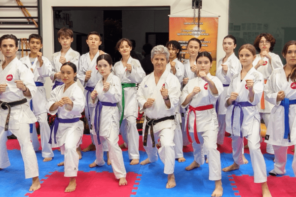 Alunos de Katarê que participarão do 36° Festival Municipal de Karatê em Xanxerê.