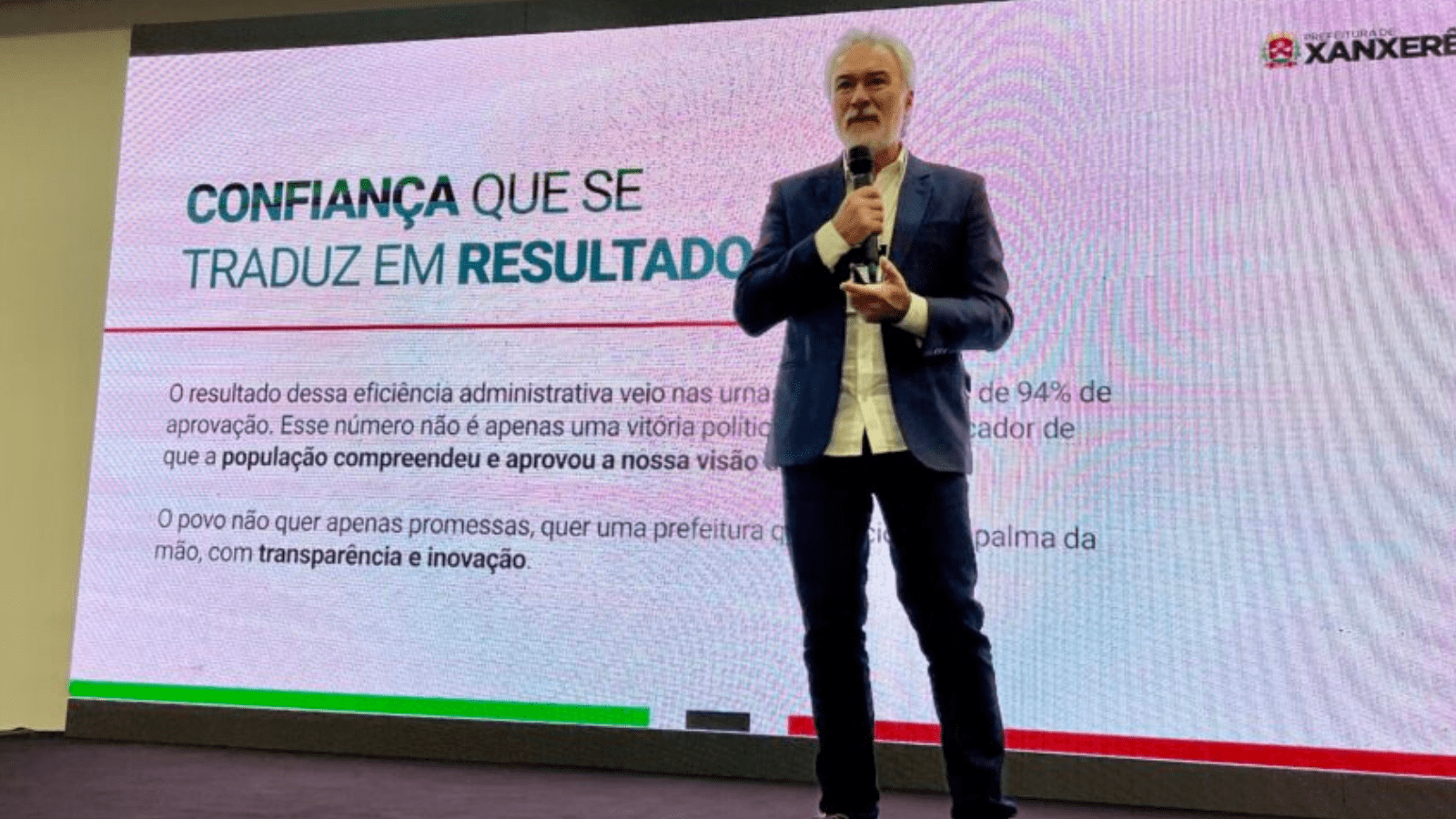 Prefeito de Xanxerê palestrando durante entrega do Prêmio "Prefeito Inovador 2026"