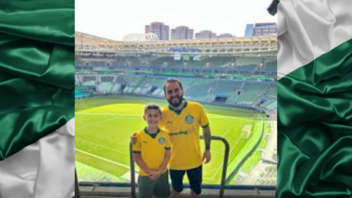 Diego Luís Pellizzaro e seu filho no estádio do Palmeiras