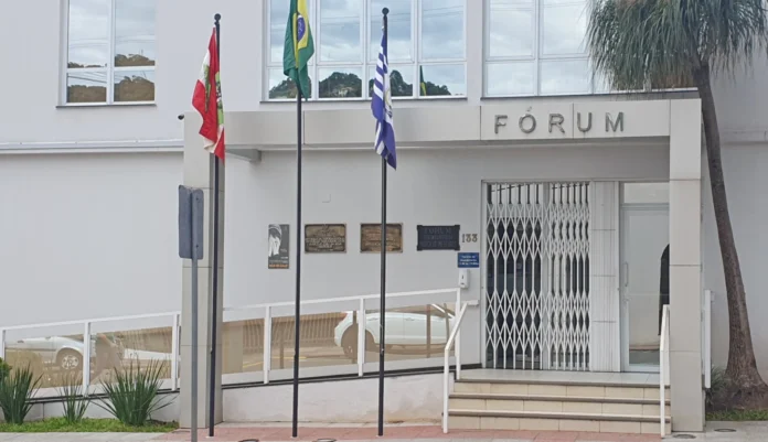Prédio do Fórum de Piratuba onde homem foi condenado por publicar figurinha de mulher no Whatsapp