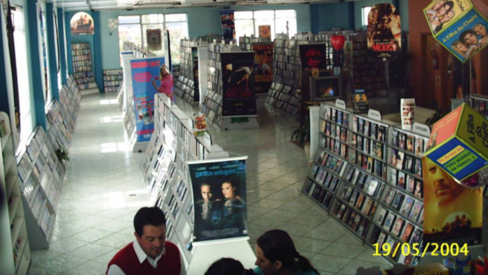 Locadora de DVDs que fechou e vai distribuir os DVDs gratuitamente