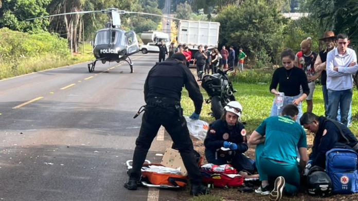 Bombeiros dão atendimento em acidente com motociclista em Chapecó