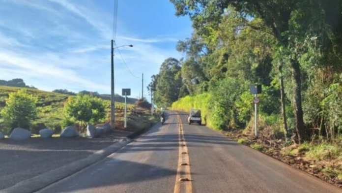 Trecho da Rodovia XRE-300 que recebeu a instalação de lombada eletrônica