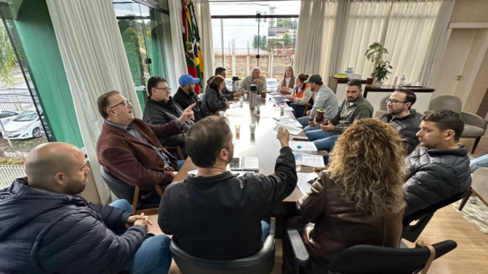Reunião com secretários municipais e representantes da Defesa Civil em Xaxim