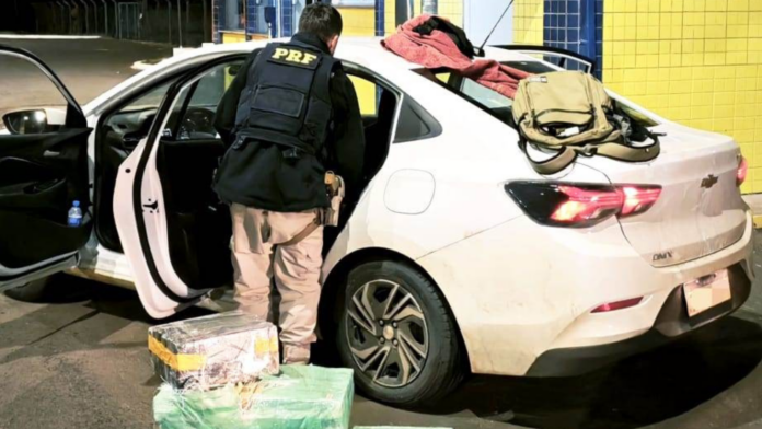 Veículo em que foi encontrado 240kg de maconha em Xanxerê.