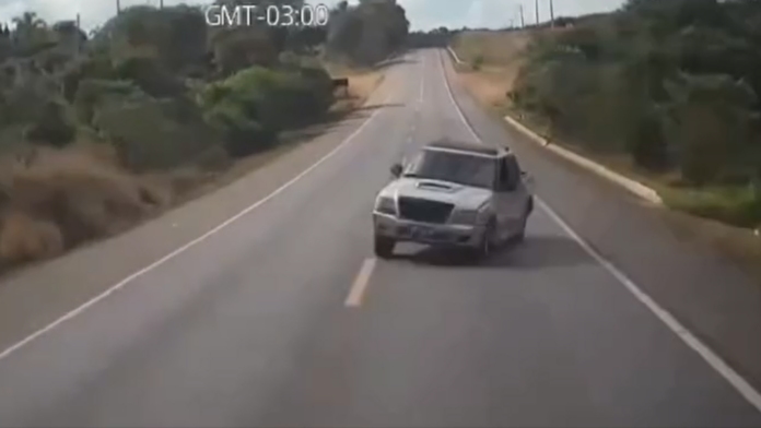 Veículo na contra mão pouco antes do acidente em Xaxim