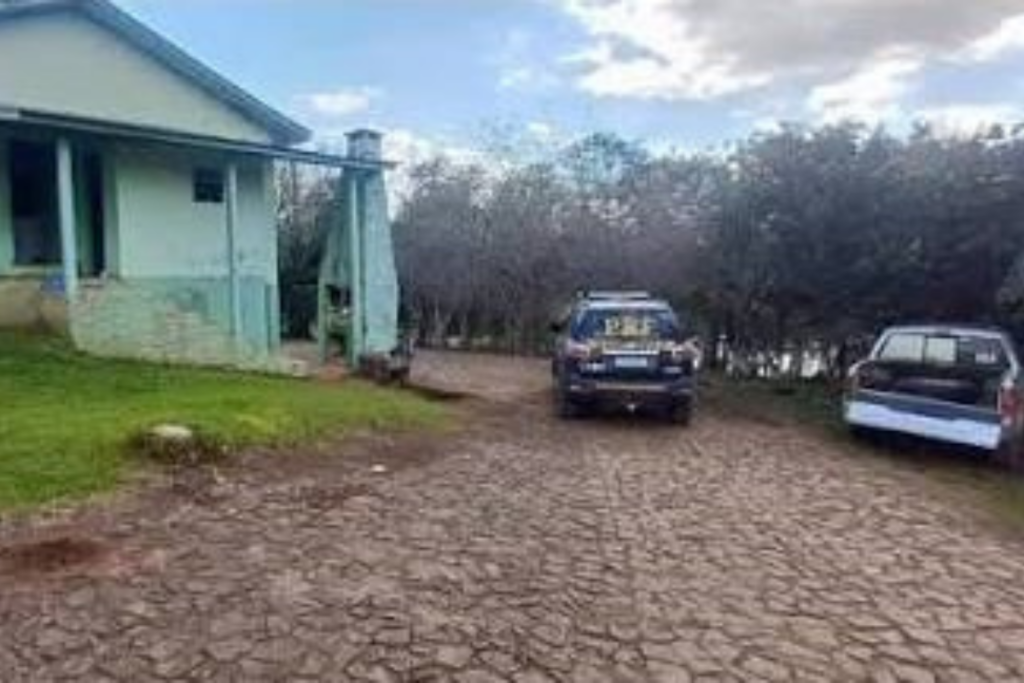 Casa onde foi localizado homem embriagado que causou acidente em rodovia em Xaxim.