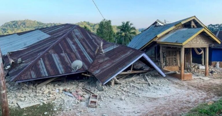 Terremoto de 7,7 deixa ao menos 38 mortos