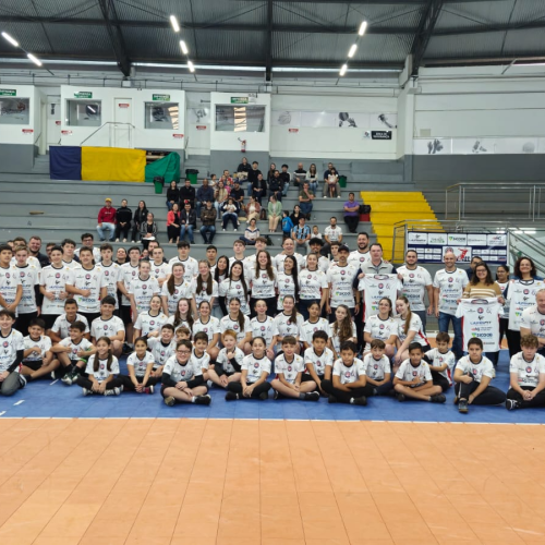 Entrega de fardamentos marca mais um passo no fortalecimento do handebol em Xanxerê