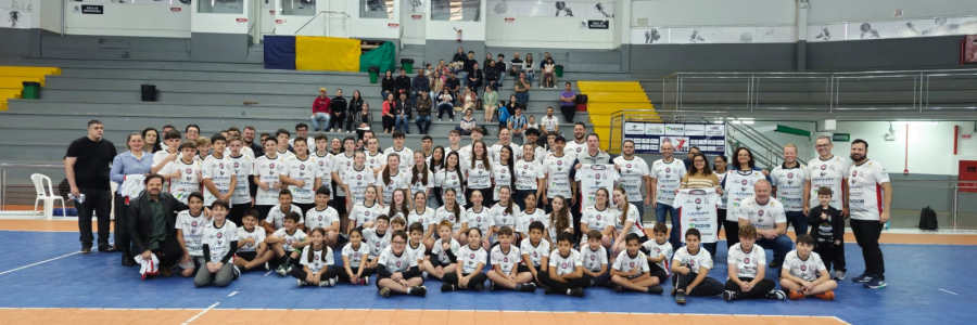 Entrega de fardamentos marca mais um passo no fortalecimento do handebol em Xanxerê